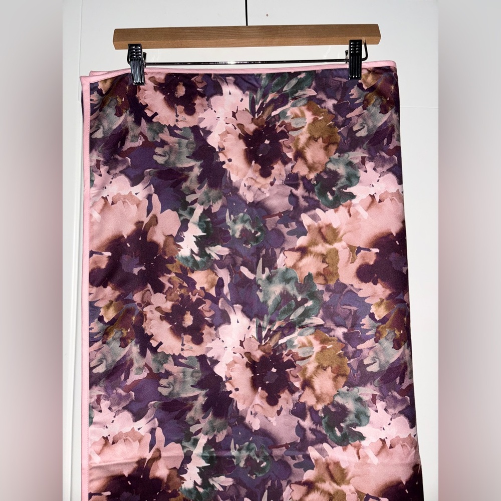 Johnny Was Calme Violetta Floral Reversible Yoga Towel 70"X40" Multicolor NEW - Picture 3 of 6